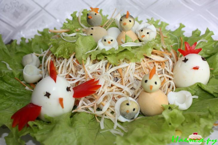 Салат "Гнездо" с куриным филе