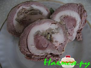 Свиной (говяжий) рулет с куриной грудкой и грибами