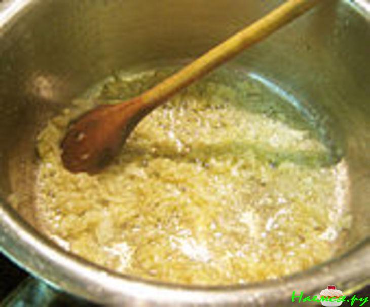 Креветки в кабачковой обёртке с соусом