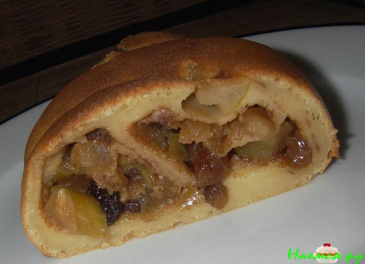 Заливной блинчатый пирог с яблоками и бананами