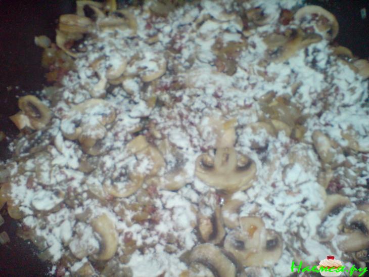 Пирог с грибами  и беконом (вариант)