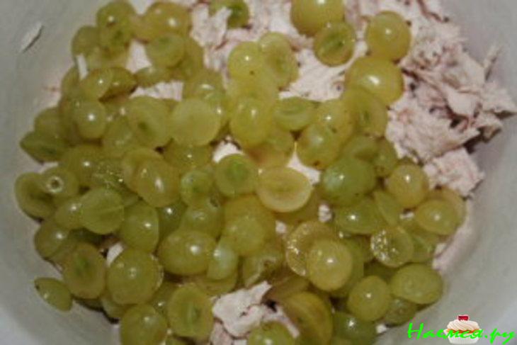 Салат из курицы и винограда