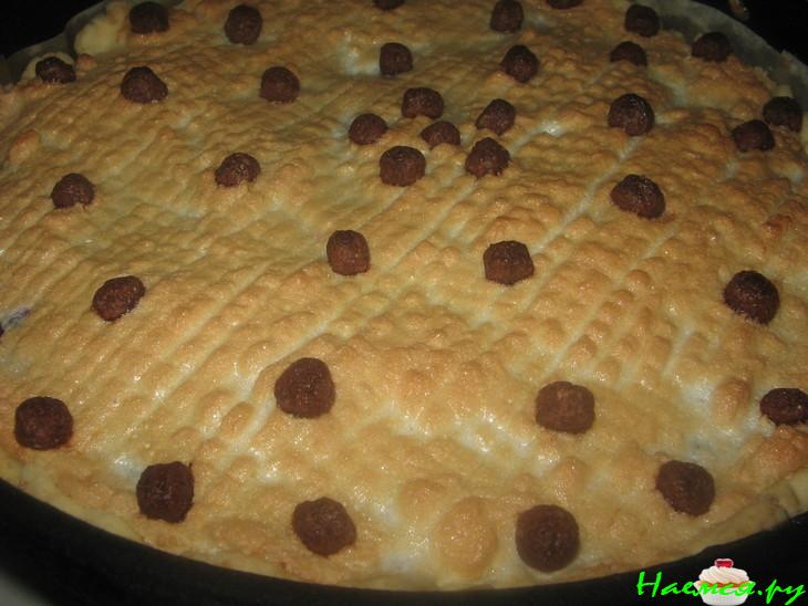 Пирог ягодный с шапкой из белков