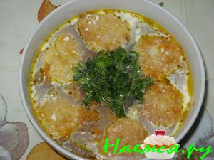 Бульон (мясной) с сырными лепешечками