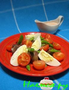 Салат со спаржей и куриной печенью