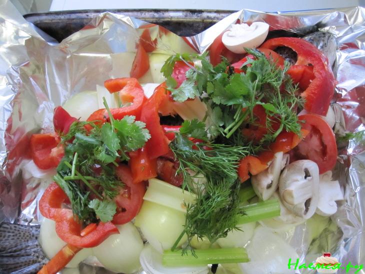 Форель под овощами