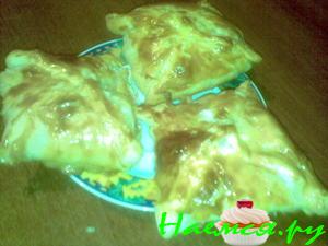 Пирожок с брынзой и крабами