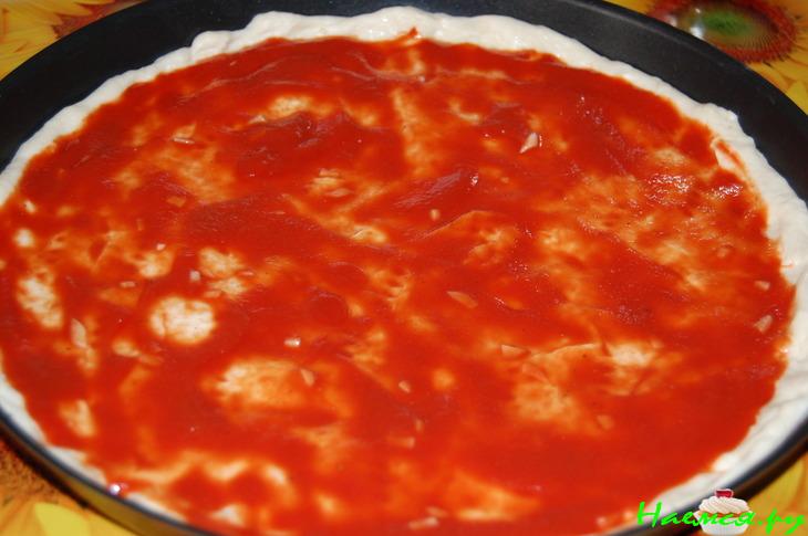 Пицца с охотничьими колбасками