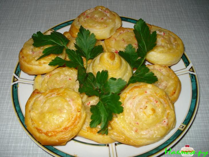 "Сырные завитки" с крабовыми палочками "Сырные завитки" с крабовыми палочками