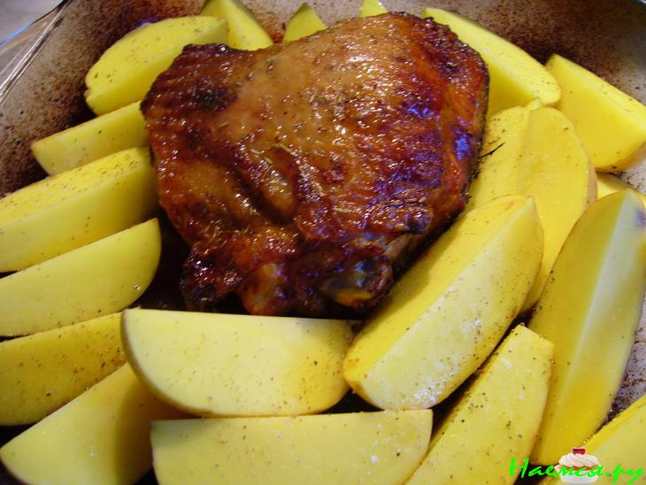 Индюшка в вермуте с карамелизованным луком и картошкой