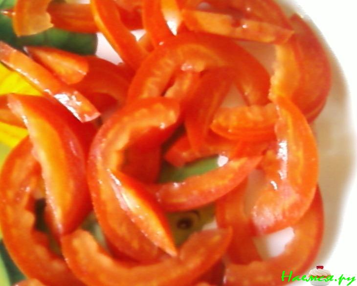 Салат овощной с консервированной морской капустой