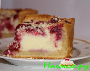 Творожный пирог с малиной и белым шоколадом