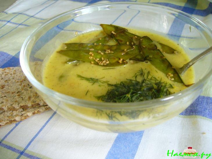 Суп-пюре из цуккини с молодым сахарным горошком