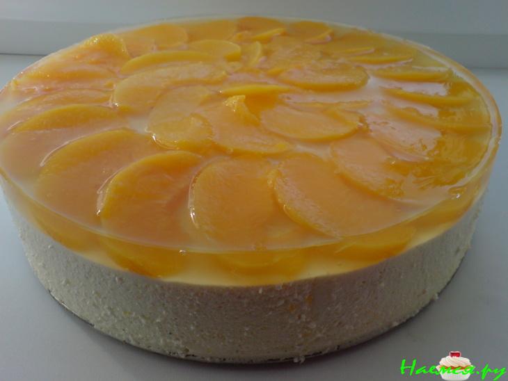 Персиковый бисквитный торт