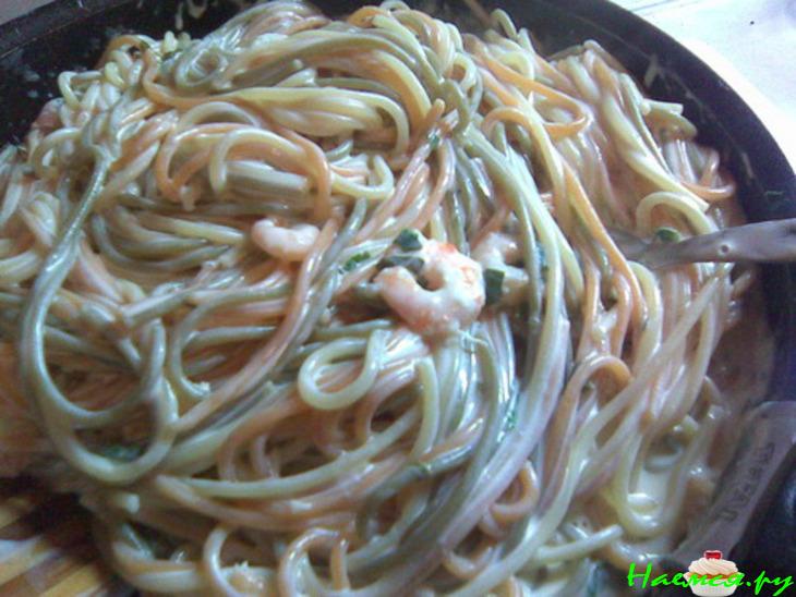 Спагетти с малосольной сёмгой, икрой и сливочно-сырным соусом «Навеяло!» Спагетти с малосольной сёмгой, икрой и сливочно-сырным соусом «Навеяло!»