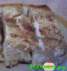 Дрожжевой пирог с яблоками под сметанной заливкой