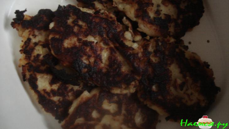 Творожники по-немецки 'Яблоки с земляными яблоками'