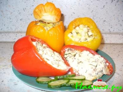 Перец, фаршированный сыром и яйцом
