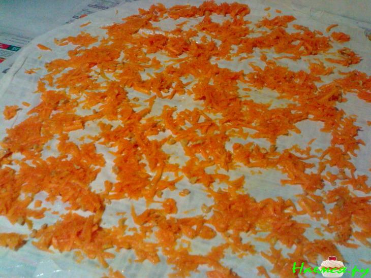 Пирог-рулет с тыквой и грецкими орехами