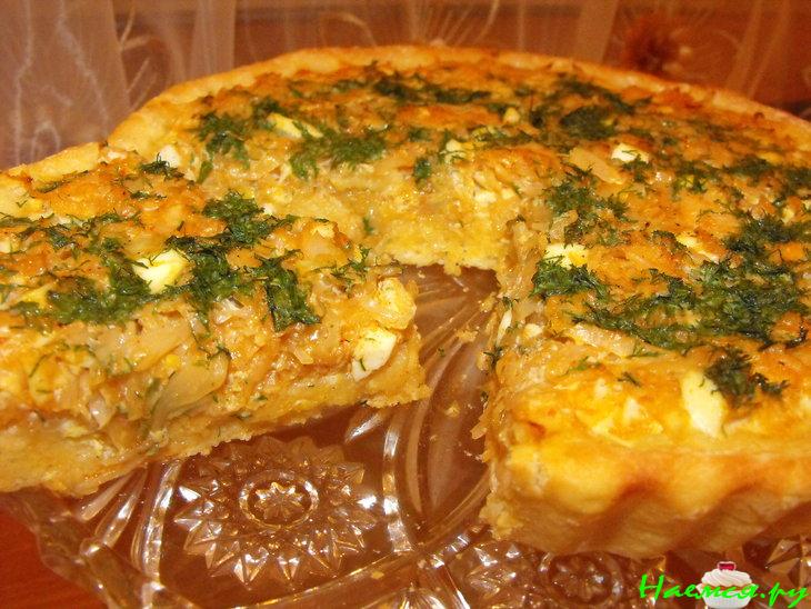 Открытый пирог с капустой и яйцами