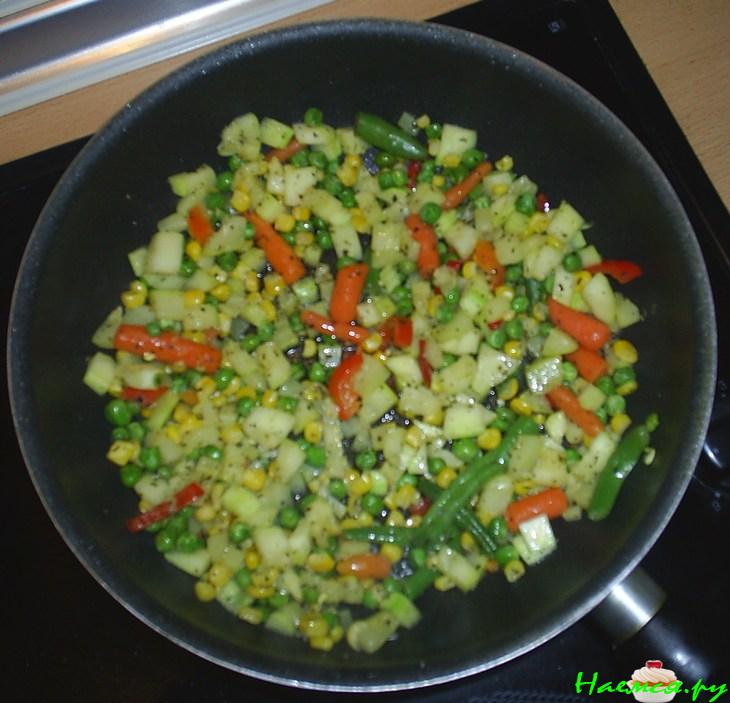 Жаркое с рыбой в горшочке