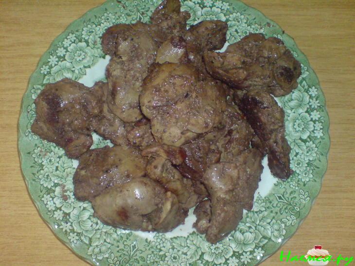 Салат из куриной печени с беконом