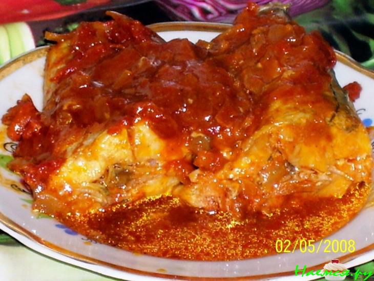 Рыба в томате с морковкой и луком