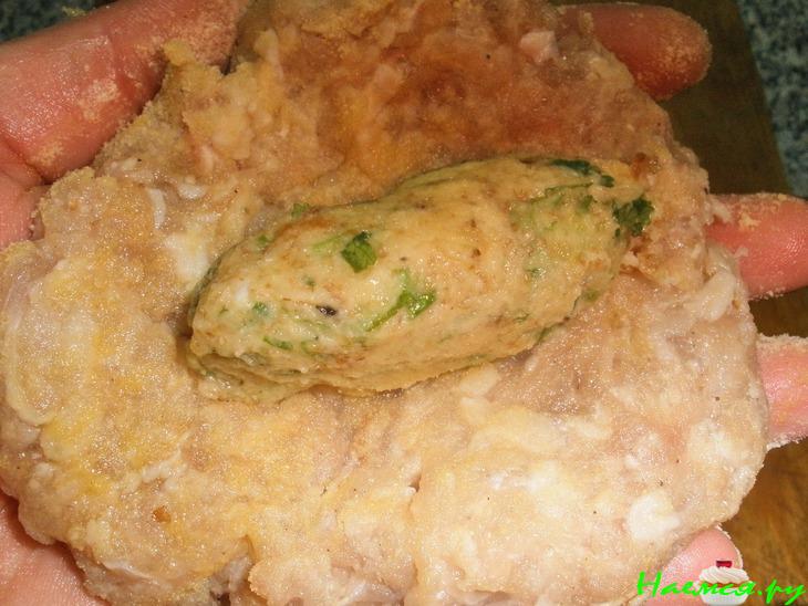 Куриные котлеты со сливочно-ореховой начинкой