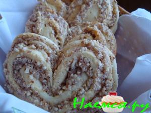 Сердечные булочки-плюшки с миндалем 