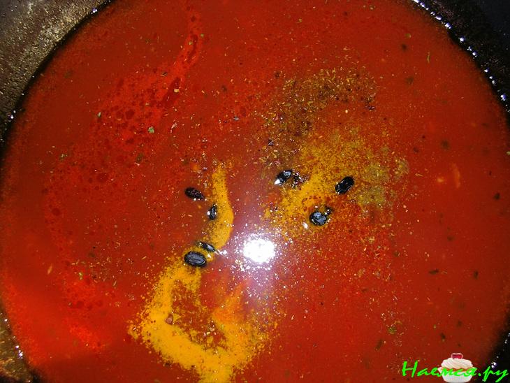 Котлеты с овощами в красном соусе