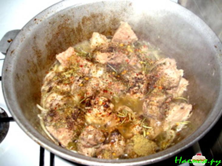 Свинина с луком со специями