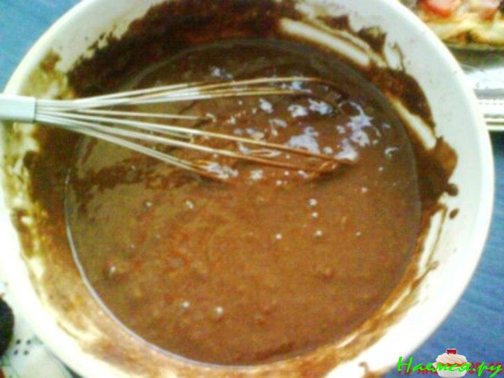 Шоколадное пирожное с желейной прослойкой