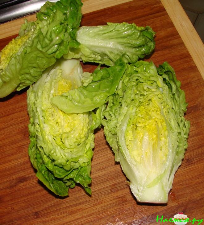 Коктейль с креветками, черной икрой и ананасом