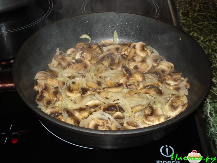 Куриная грудка с овощами, тушенная в сливках Куриная грудка с овощами, тушенная в сливках