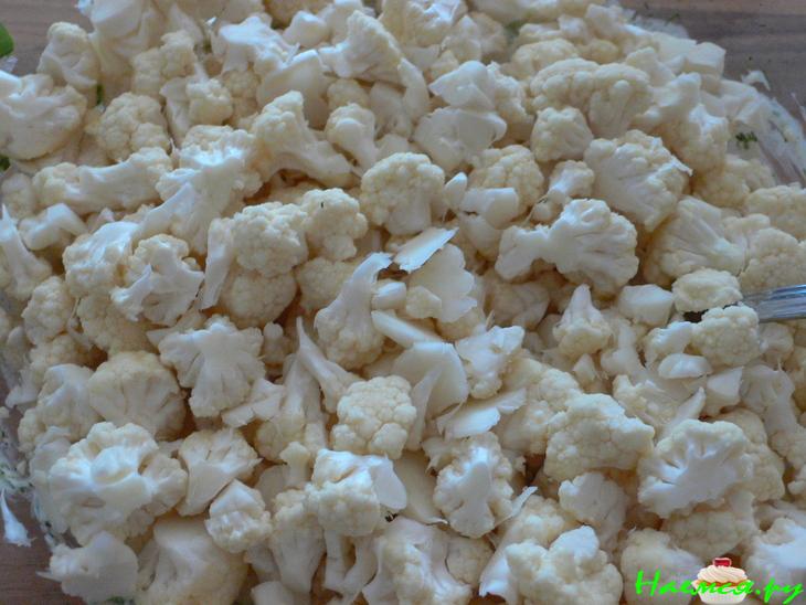 Салат из цветной капусты в сметанно-майнозной заправке
