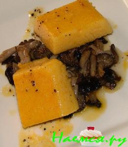 Полента с грибами 