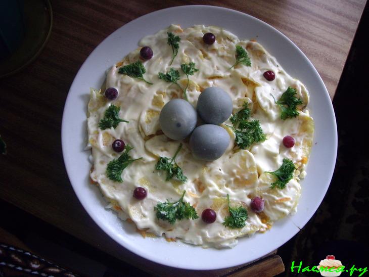 Салат с курицей и чипсами "Гнездышко" Салат с курицей и чипсами "Гнездышко"