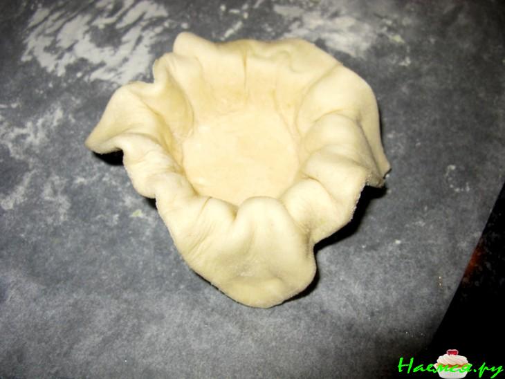 Жульен в слоеных тарелочках