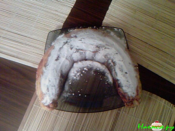 Рулет с изюмом и орехами Рулет с изюмом и орехами