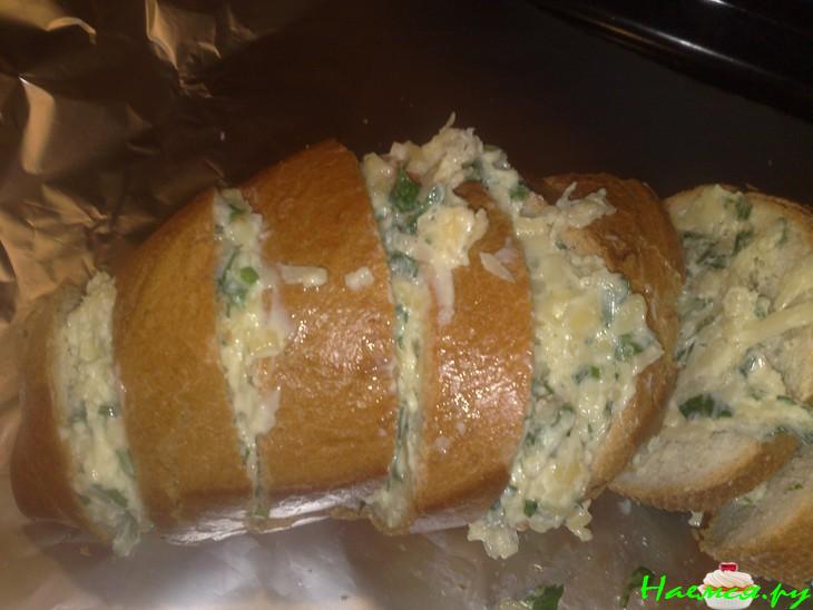 Хлеб с чесночно-сырной начинкой
