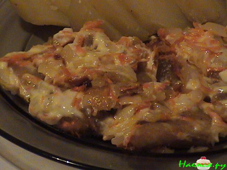 Филе окуня под луково-морковной шубкой