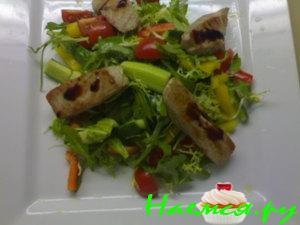 Салат с тунцом и соусом Терияки