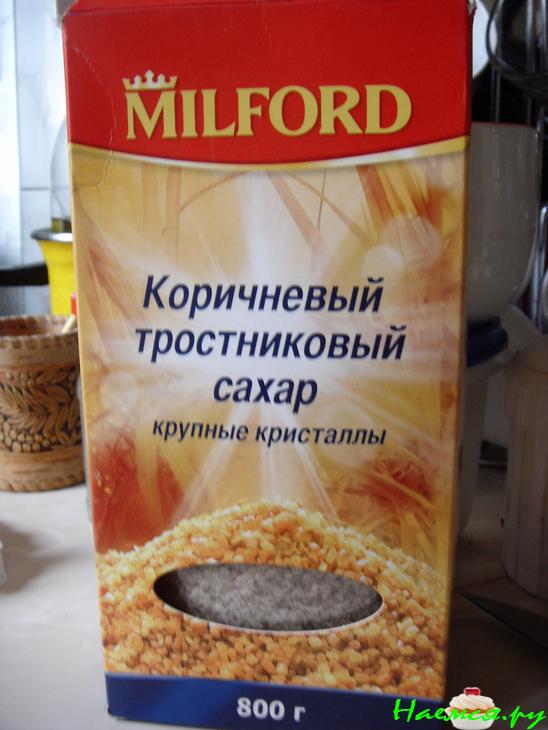 Яблочный соус и изюмом и миндалем для курицы, мяса...