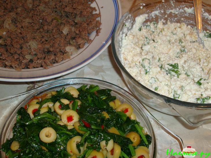 Пирог с фаршем, шпинатом и творогом