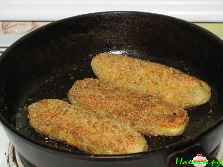 Картофельные палочки в сухарях с грибной начинкой Картофельные палочки в сухарях с грибной начинкой