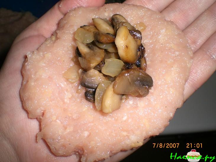 Биточки с грибами