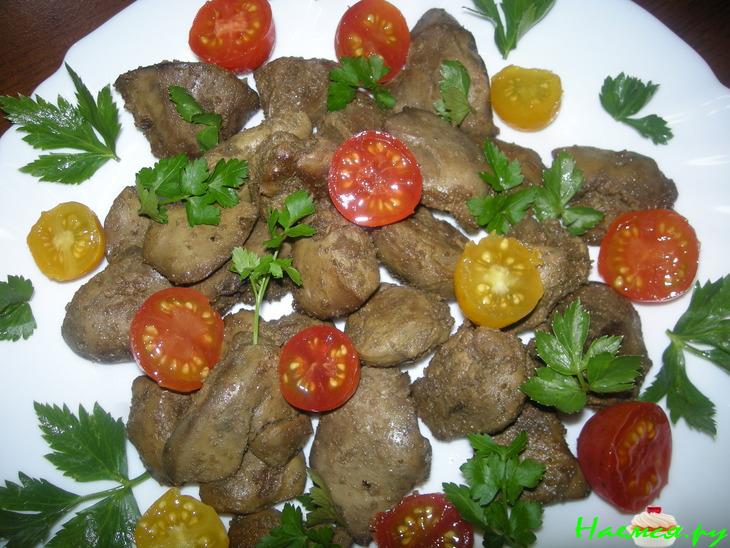 Салат с куриной печенью и помидорами черри