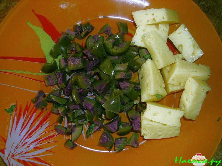 Котлеты с начинкой из оливок с сыром