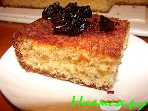 Пирог из кус-куса с сиропом из чернослива