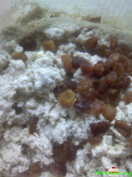 Ржаной хлеб на соде с семечками, изюмом и фисташками